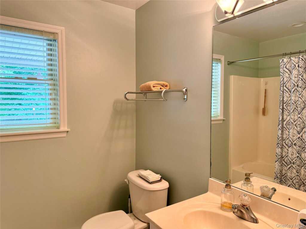 19 Flower Lane, Valley Cottage, NY 10989 - Photo 30 of 45