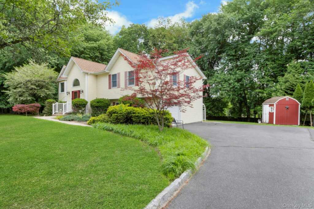 19 Flower Lane, Valley Cottage, NY 10989 - Photo 35 of 45