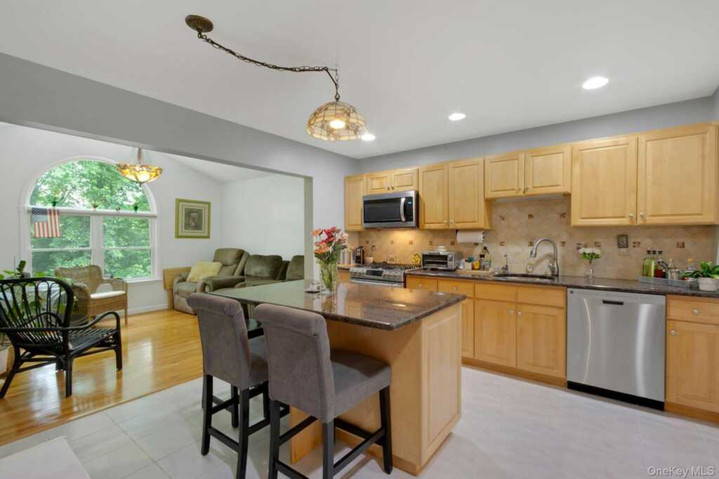 19 Flower Lane, Valley Cottage, NY 10989 - Photo 6 of 45