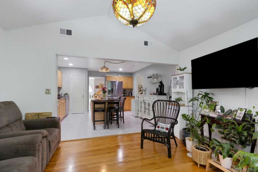 19 Flower Lane, Valley Cottage, NY 10989 - Photo 7 of 45