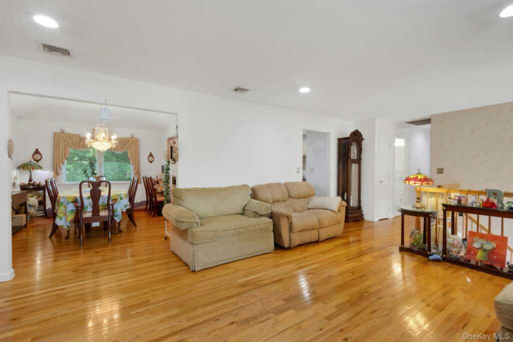 19 Flower Lane, Valley Cottage, NY 10989 - Photo 9 of 45