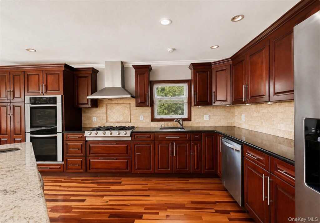 21 Vailshire Circle, Nanuet, NY 10954 - Photo 10 of 30