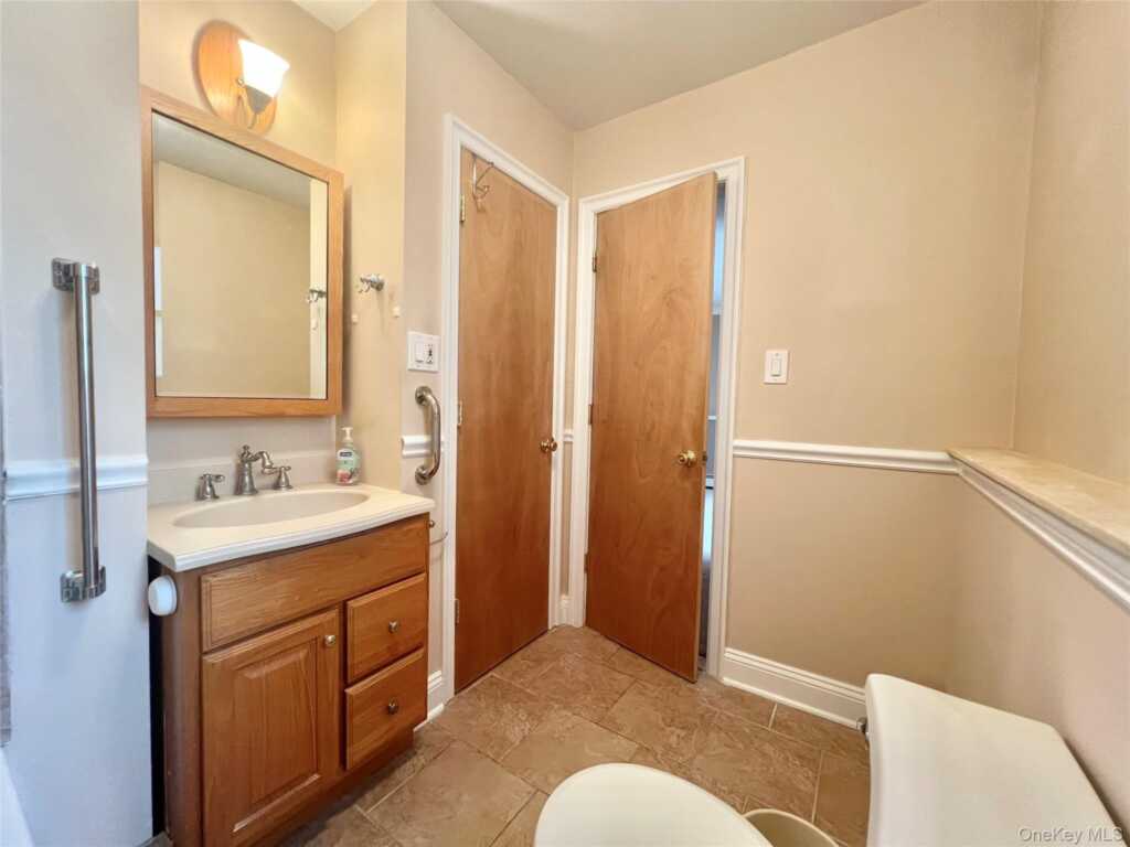 21 Vailshire Circle, Nanuet, NY 10954 - Photo 27 of 30