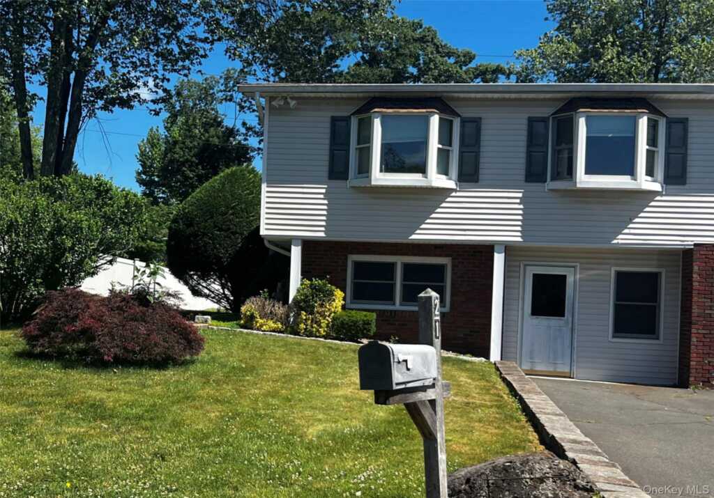 21 Vailshire Circle, Nanuet, NY 10954 - Photo 4 of 30