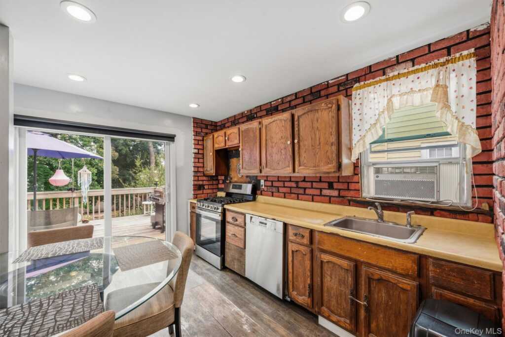 67 Wayne Avenue, Suffern, NY 10901 - Photo 14 of 34