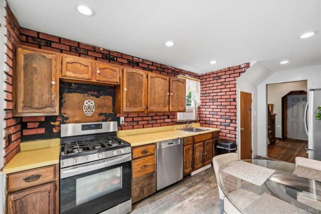 67 Wayne Avenue, Suffern, NY 10901 - Photo 15 of 34