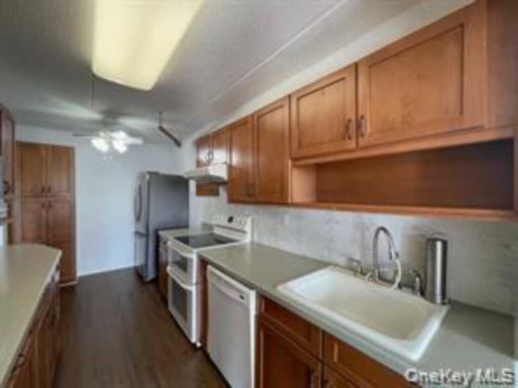 35 Park Avenue, Unit #6G, Suffern, NY 10901 - Photo 10 of 16