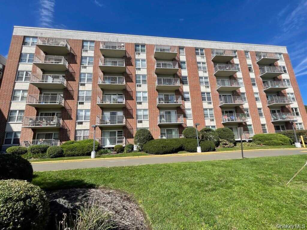 35 Park Avenue, Unit #6G, Suffern, NY 10901 - Photo 2 of 16