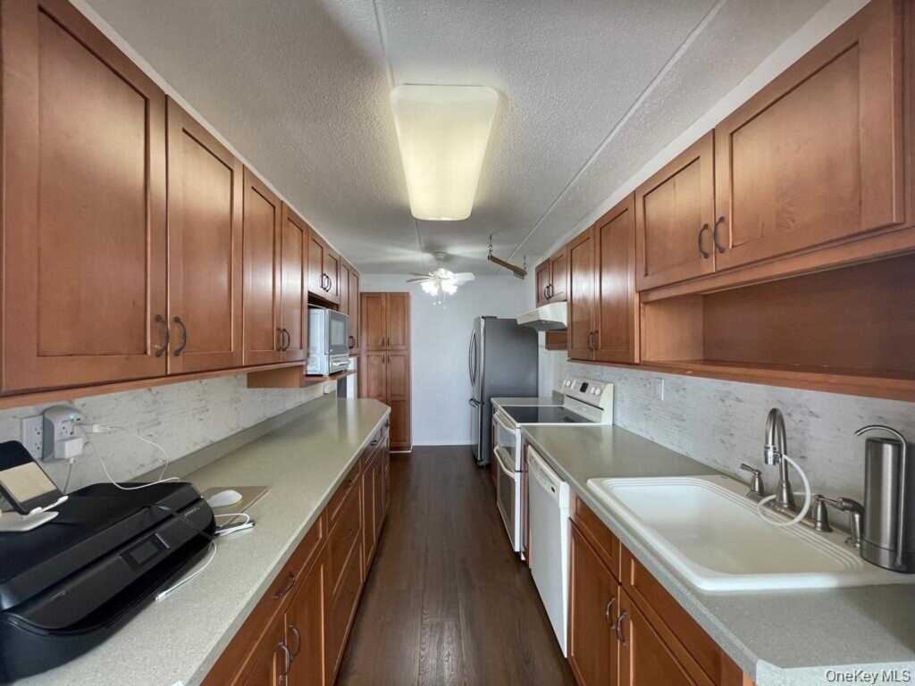 35 Park Avenue, Unit #6G, Suffern, NY 10901 - Photo 9 of 16