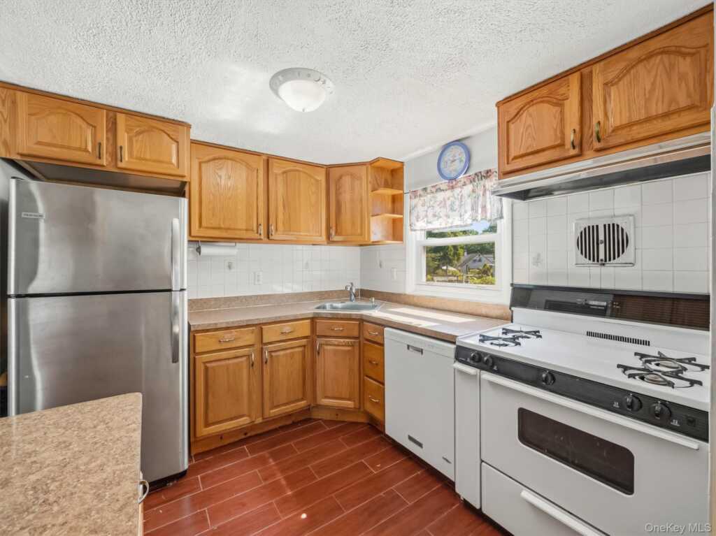 11 Hollow Drive, New City, NY 10956 - Photo 11 of 34