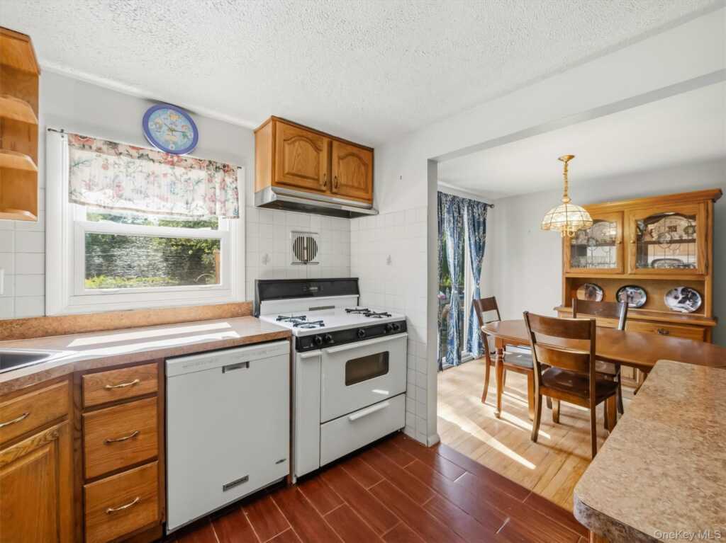11 Hollow Drive, New City, NY 10956 - Photo 14 of 34