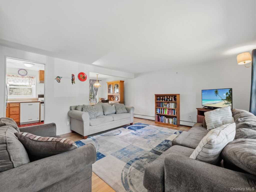 11 Hollow Drive, New City, NY 10956 - Photo 4 of 34