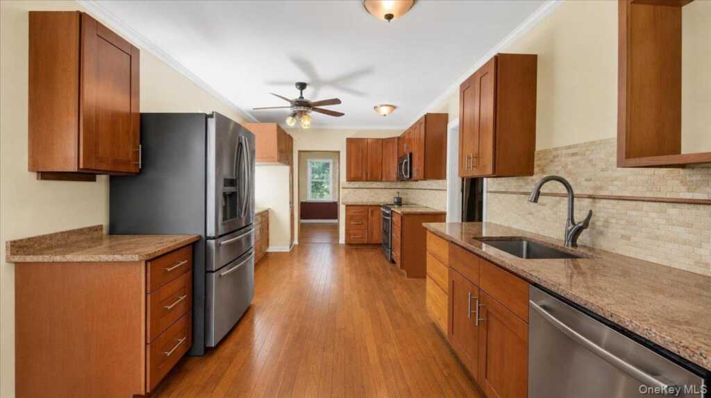 228 Weyman Avenue, New Rochelle, NY 10805 - Photo 7 of 36