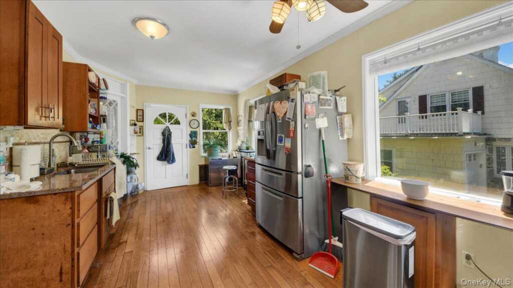 228 Weyman Avenue, New Rochelle, NY 10805 - Photo 8 of 36