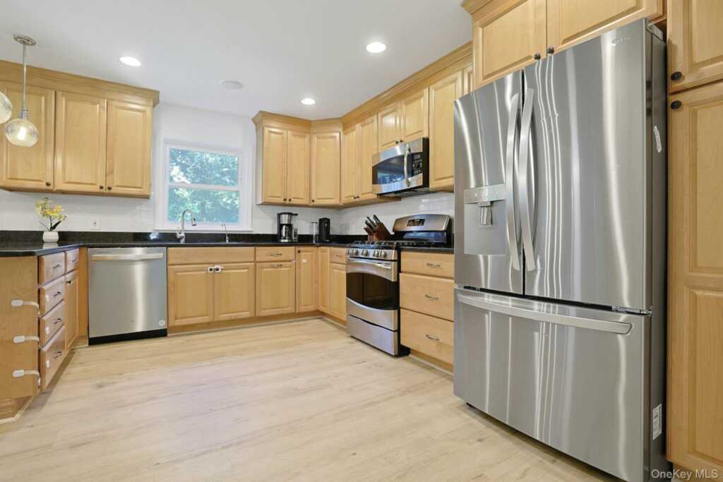 10 Pepperill Court, New City, NY 10956 - Photo 12 of 39