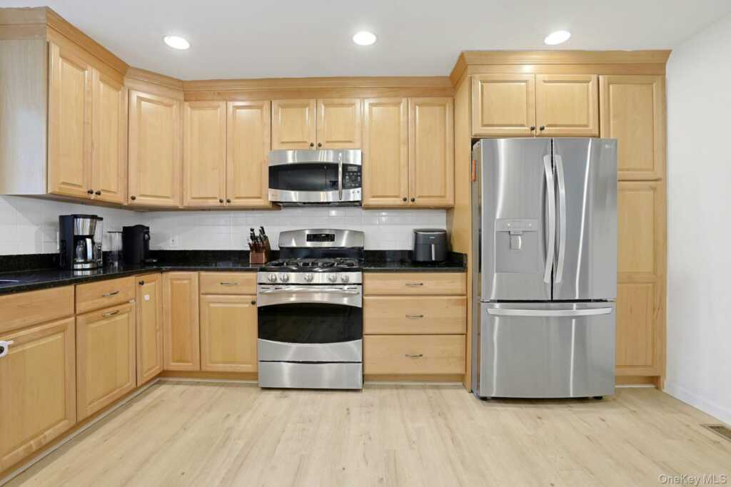 10 Pepperill Court, New City, NY 10956 - Photo 13 of 39