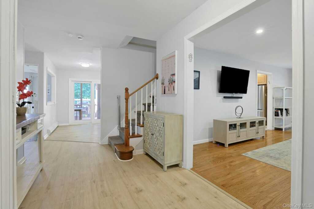 10 Pepperill Court, New City, NY 10956 - Photo 7 of 39