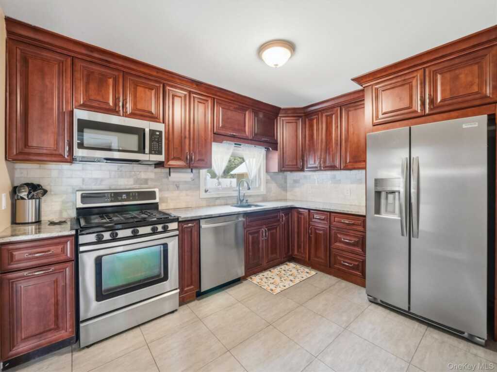15 Summit Avenue, New City, NY 10956 - Photo 10 of 30