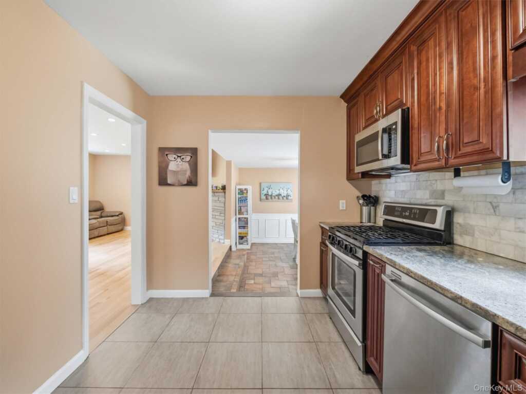 15 Summit Avenue, New City, NY 10956 - Photo 11 of 30