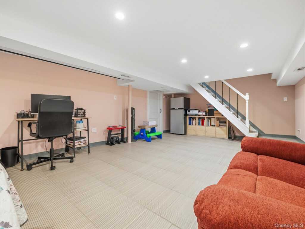 15 Summit Avenue, New City, NY 10956 - Photo 19 of 30