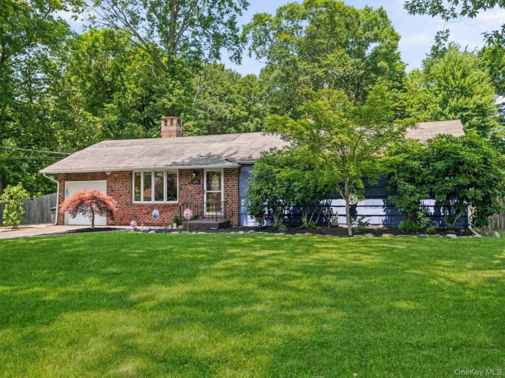15 Summit Avenue, New City, NY 10956 - Photo 3 of 30