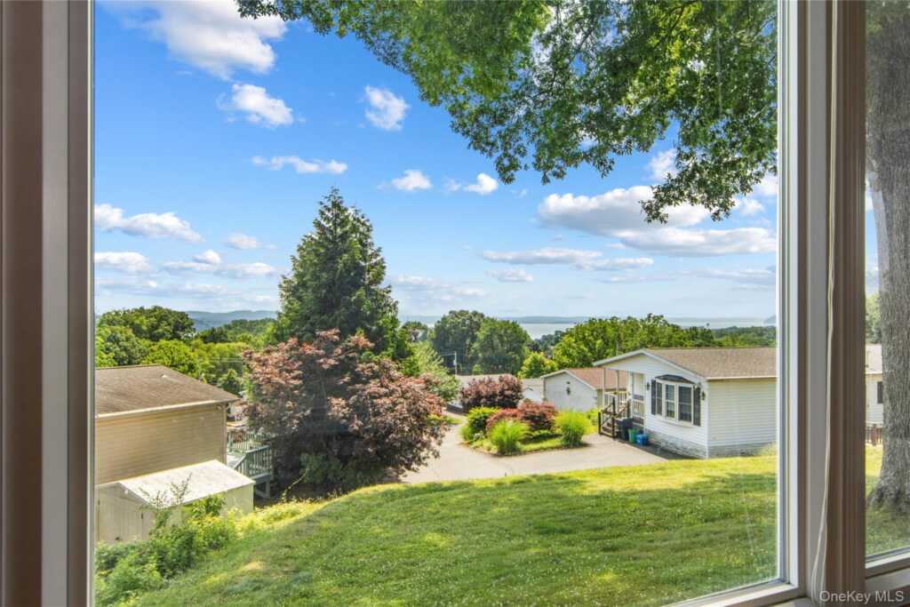 18 Thamsen Drive, Stony Point, NY 10980 - Photo 2 of 19