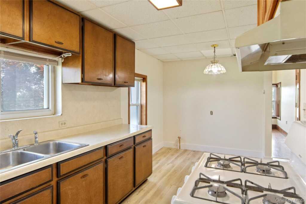 18 Thamsen Drive, Stony Point, NY 10980 - Photo 5 of 19
