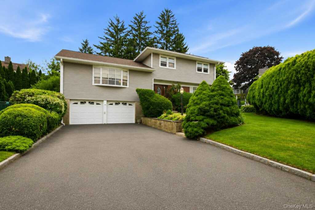 16 Baldwin Lane, New Rochelle, NY 10583
