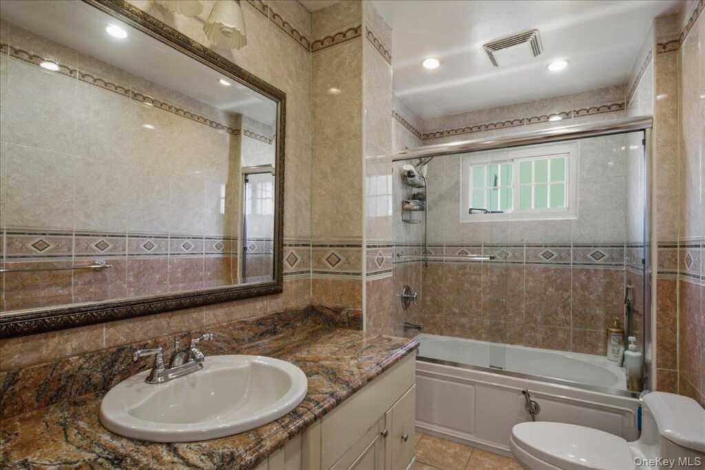 16 Baldwin Lane, New Rochelle, NY 10583 - Photo 14 of 20