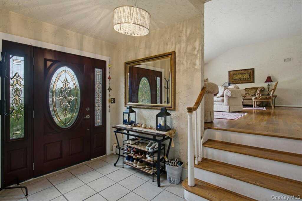 16 Baldwin Lane, New Rochelle, NY 10583 - Photo 3 of 20