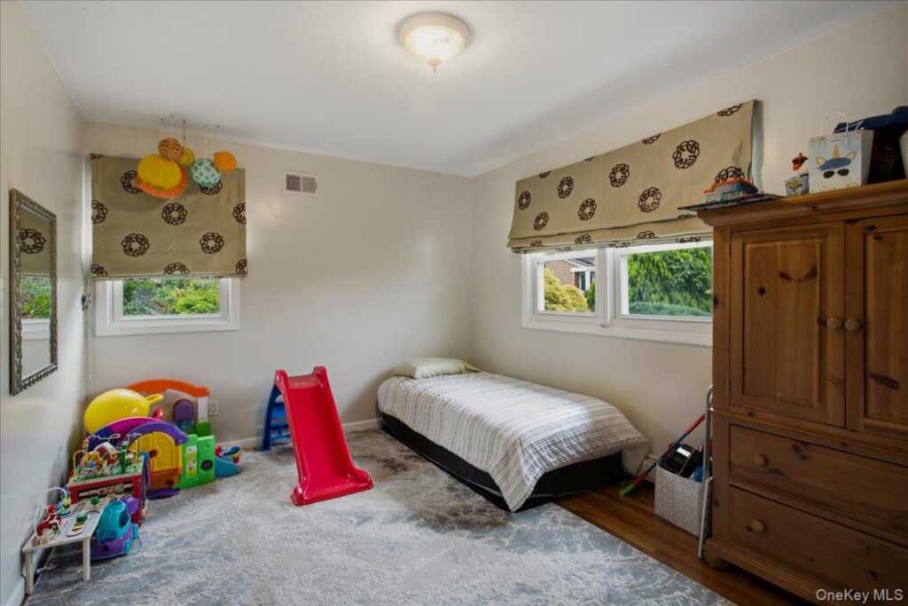 16 Baldwin Lane, New Rochelle, NY 10583 - Photo 5 of 20