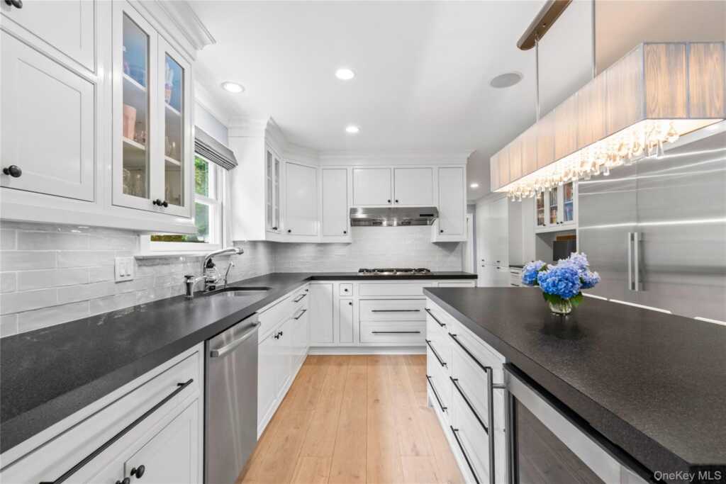 394 Park Avenue, Rye, NY 10580 - Photo 10 of 36