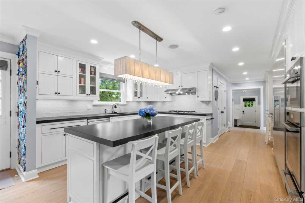 394 Park Avenue, Rye, NY 10580 - Photo 8 of 36