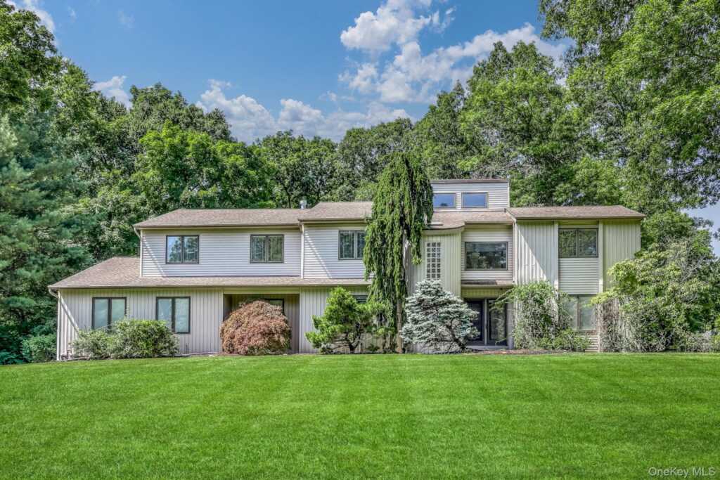 5 Zeck Court, Suffern, NY 10901 - Photo 2 of 32