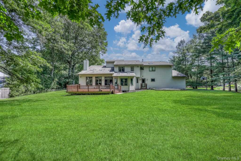 5 Zeck Court, Suffern, NY 10901 - Photo 5 of 32