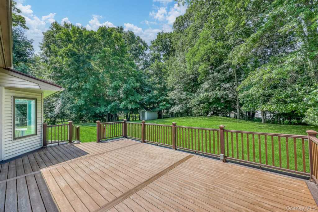 5 Zeck Court, Suffern, NY 10901 - Photo 7 of 32