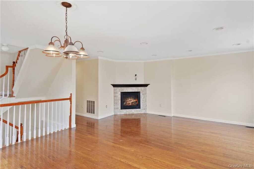 5 Crosby Place, New Rochelle, NY 10801 - Photo 2 of 20