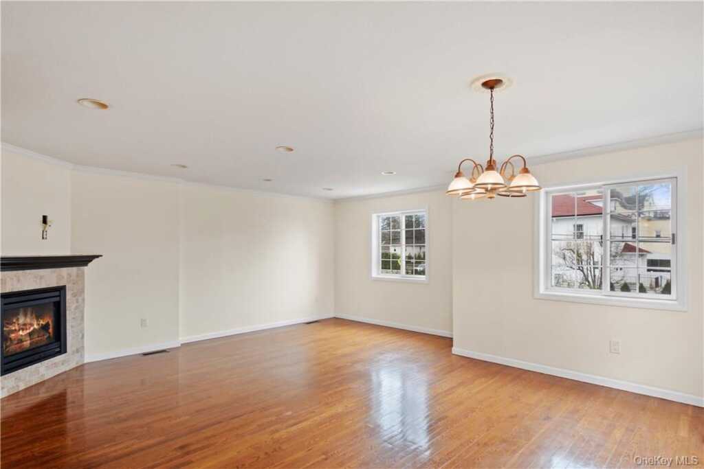 5 Crosby Place, New Rochelle, NY 10801 - Photo 3 of 20