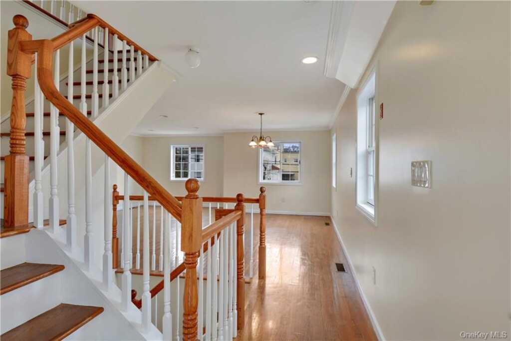 5 Crosby Place, New Rochelle, NY 10801 - Photo 4 of 20