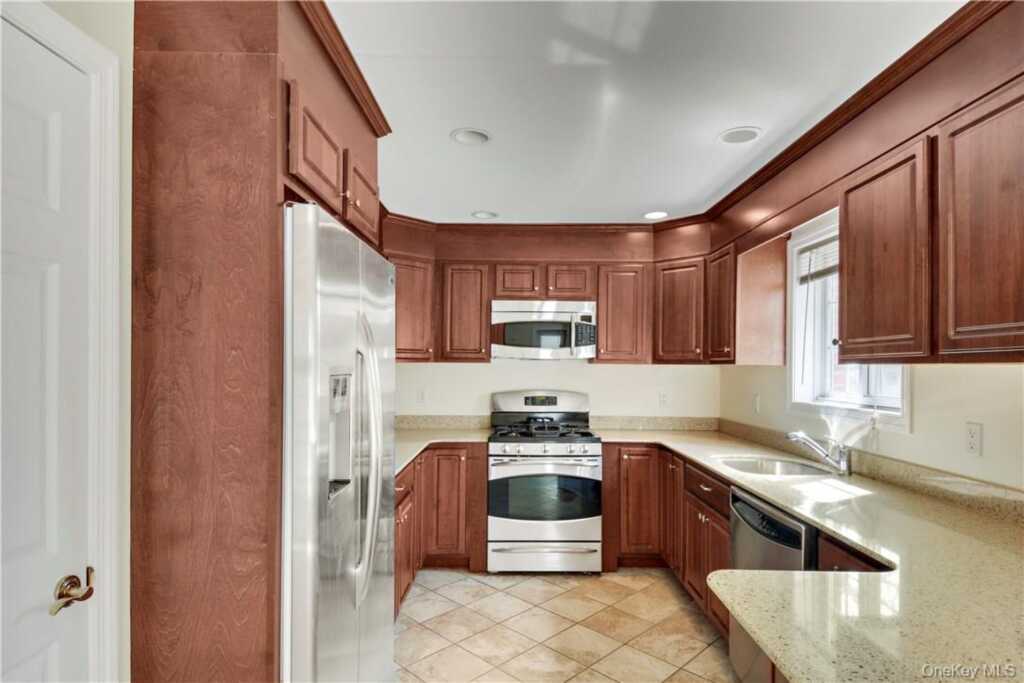 5 Crosby Place, New Rochelle, NY 10801 - Photo 6 of 20