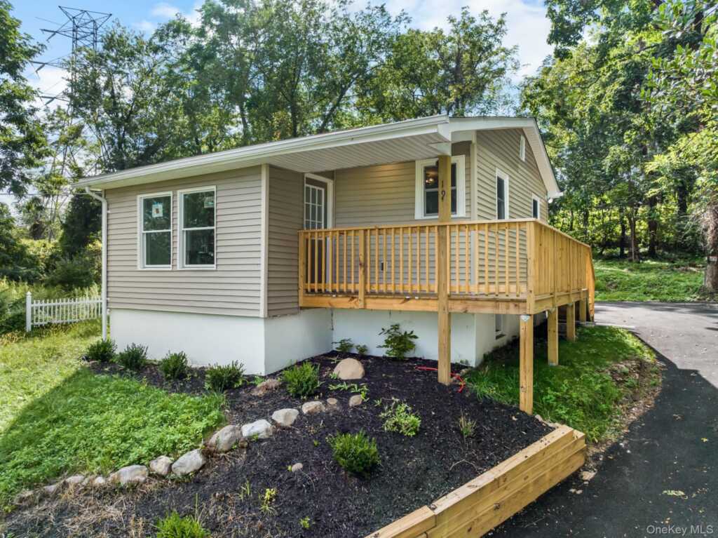 19 Dykes Park Road, Nanuet, NY 10954