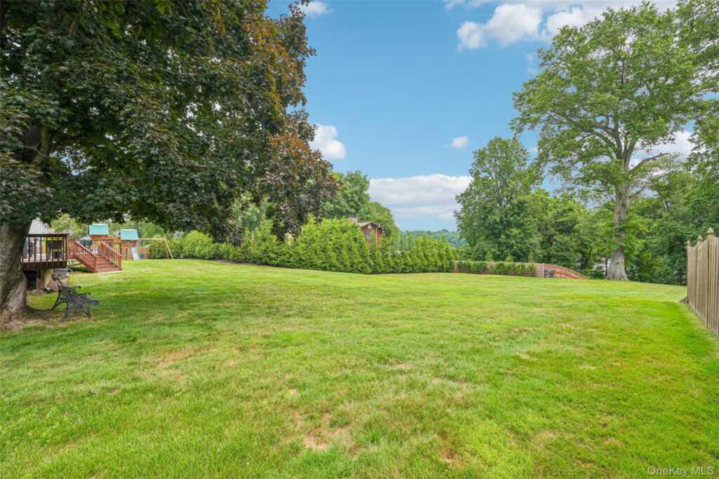 335 Strawtown Road, New City, NY 10956 - Photo 23 of 37