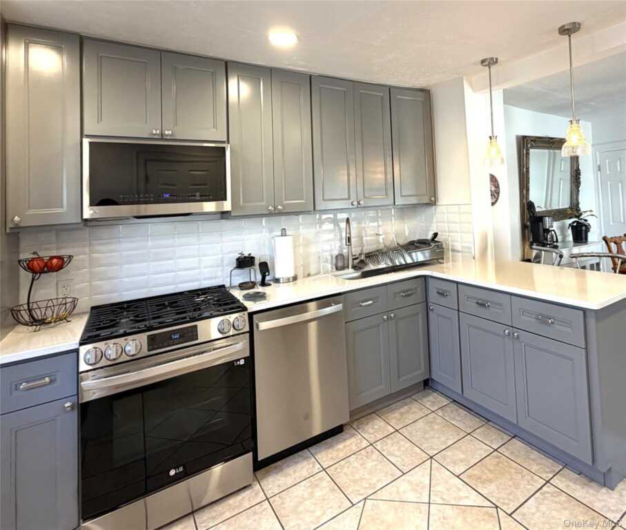 411 Elm Street, Rye, NY 10573 - Photo 2 of 21