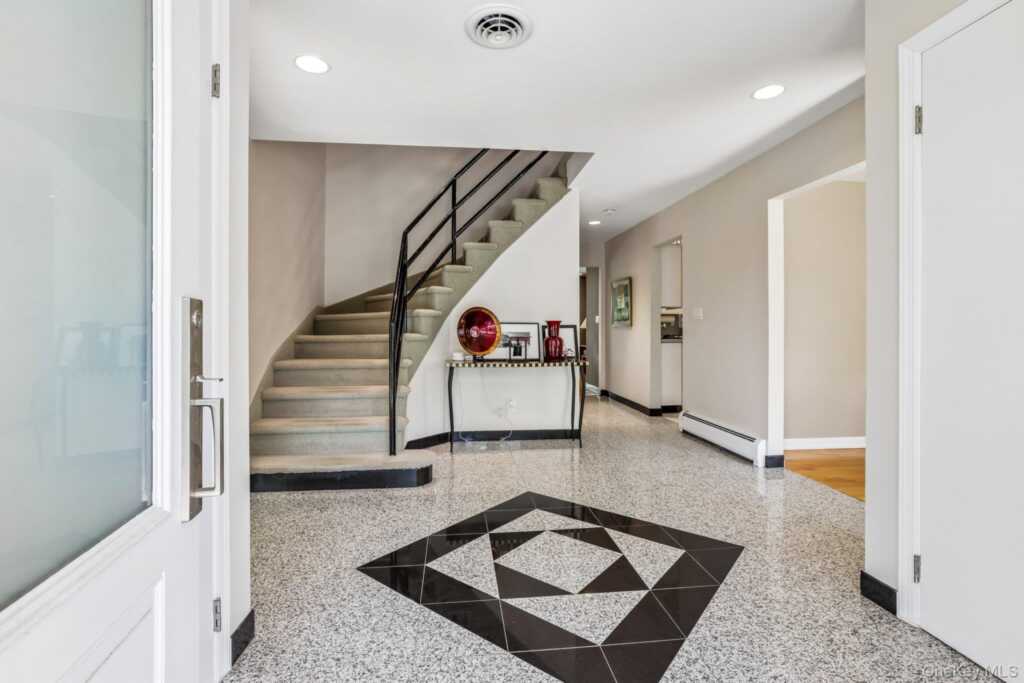 21 Windgate Drive, New City, NY 10956 - Photo 7 of 50