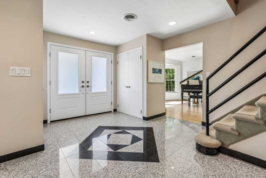 21 Windgate Drive, New City, NY 10956 - Photo 8 of 50