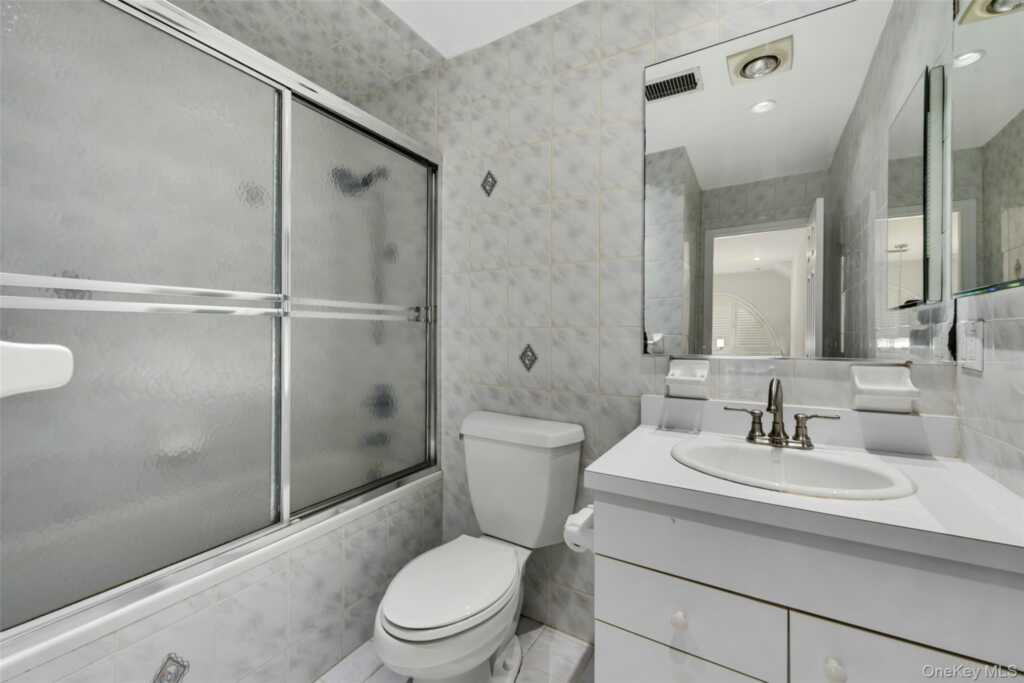21 Brookridge Court, Rye, NY 10573 - Photo 17 of 20