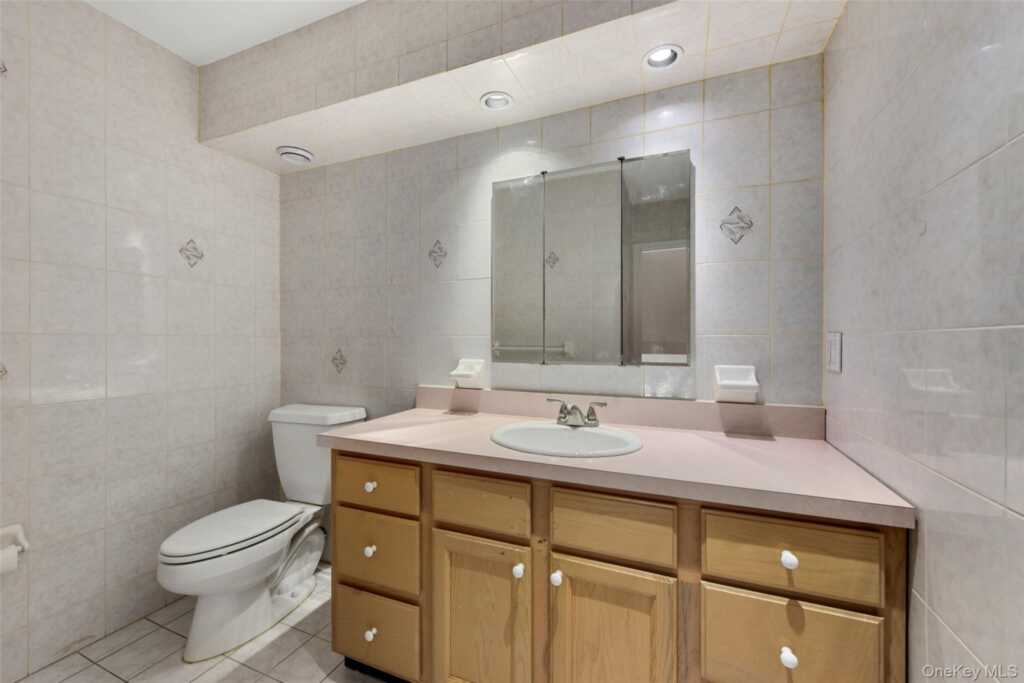 21 Brookridge Court, Rye, NY 10573 - Photo 6 of 20