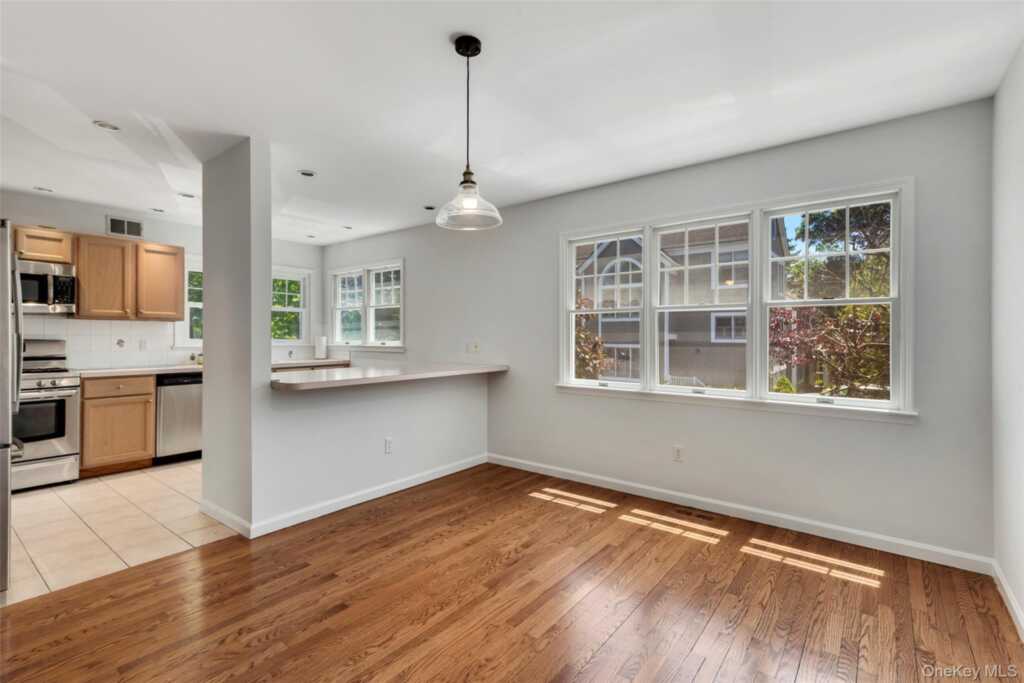 21 Brookridge Court, Rye, NY 10573 - Photo 7 of 20