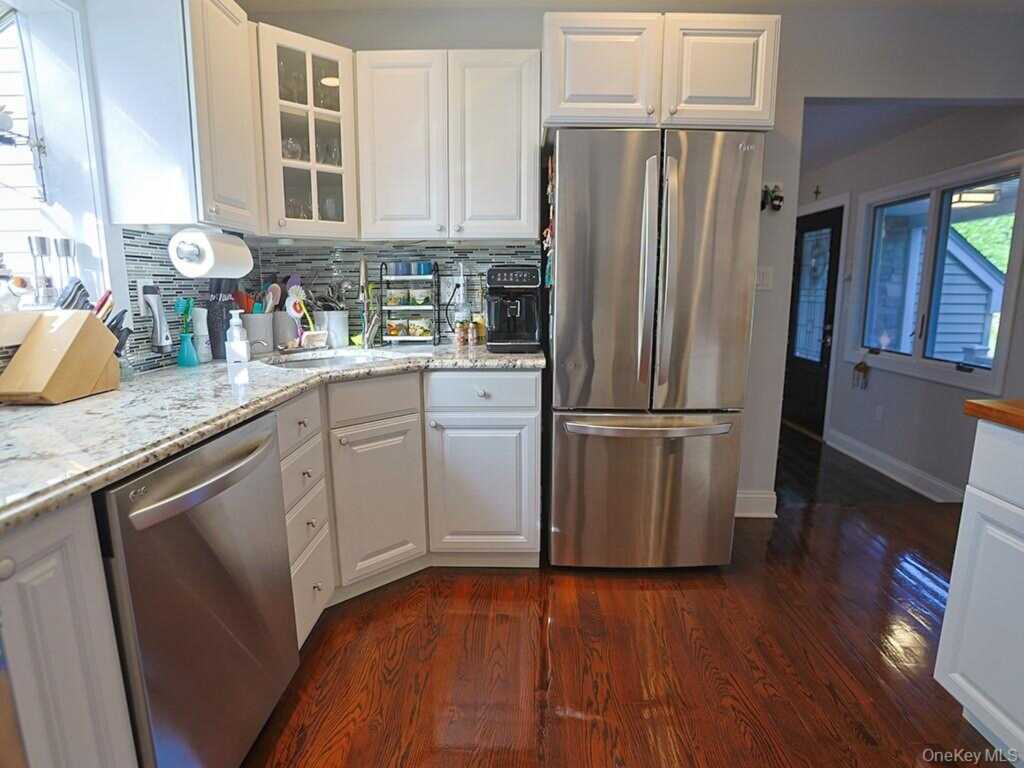68 Van Buren Street, Pearl River, NY 10965 - Photo 10 of 45