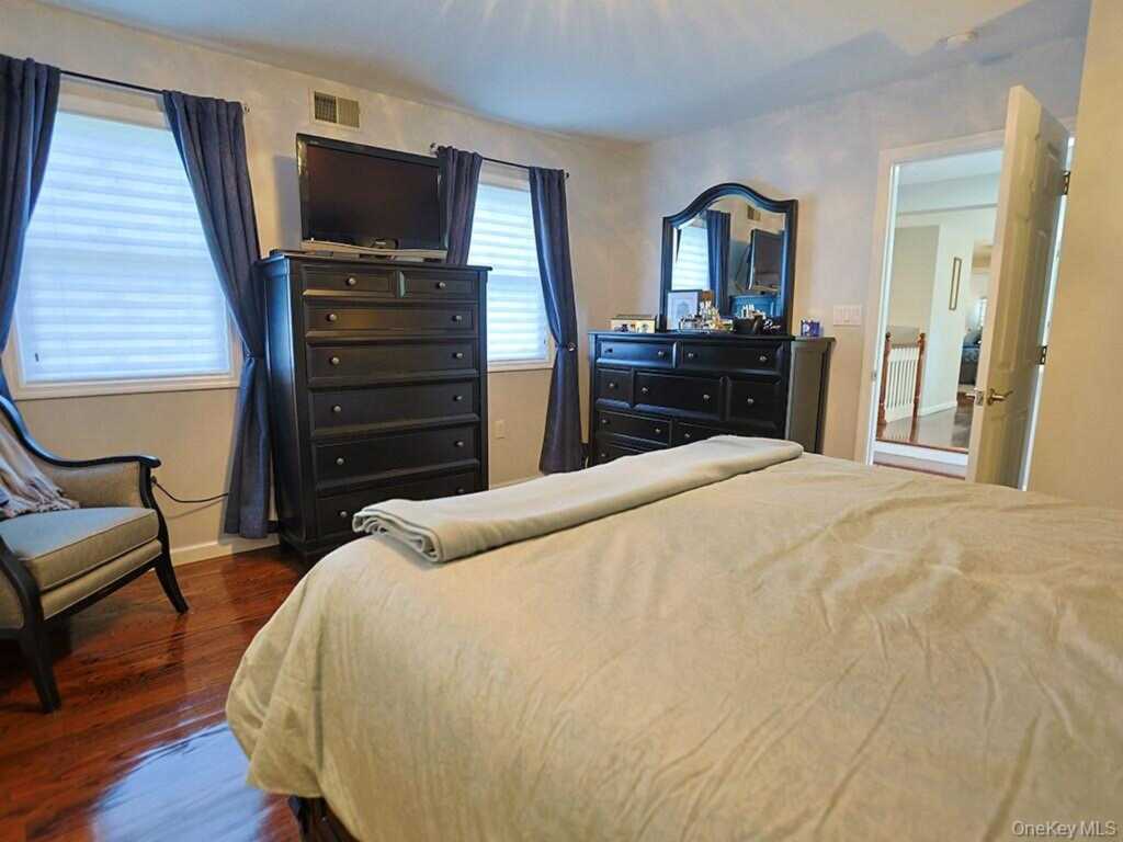 68 Van Buren Street, Pearl River, NY 10965 - Photo 14 of 45